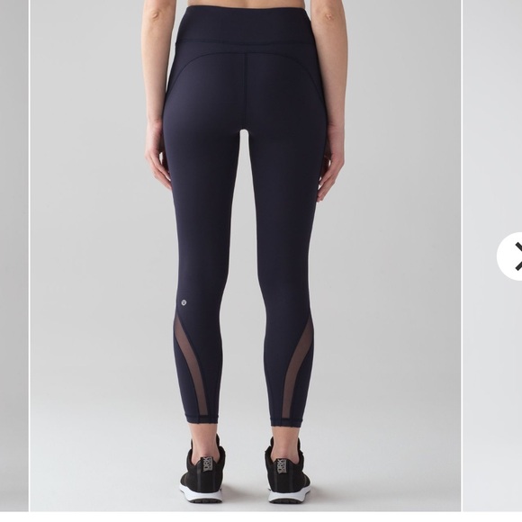Lululemon Invigorate 7/8 Tight
Midnight Navy Size 6 - Picture 2 of 6